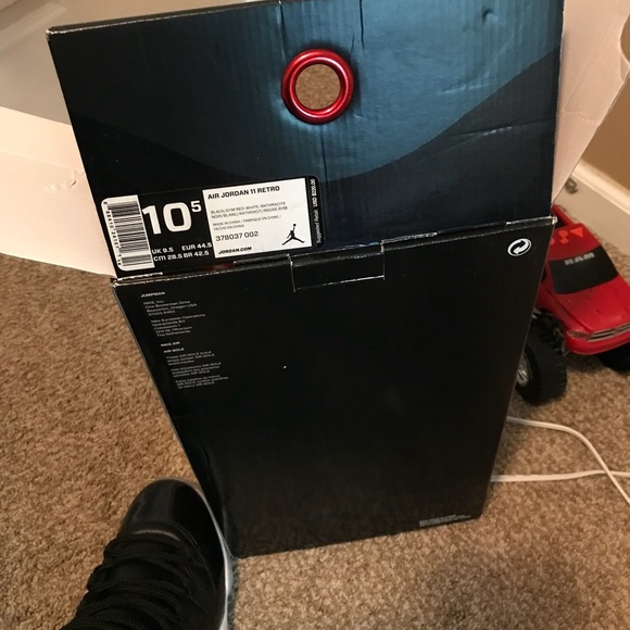 Air Jordan 11 Retro - Picture 3 of 8